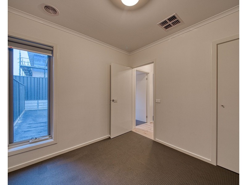 15 Caravan Parade, Berwick VIC 3806