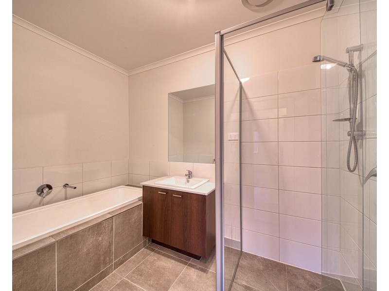 15 Caravan Parade, Berwick VIC 3806