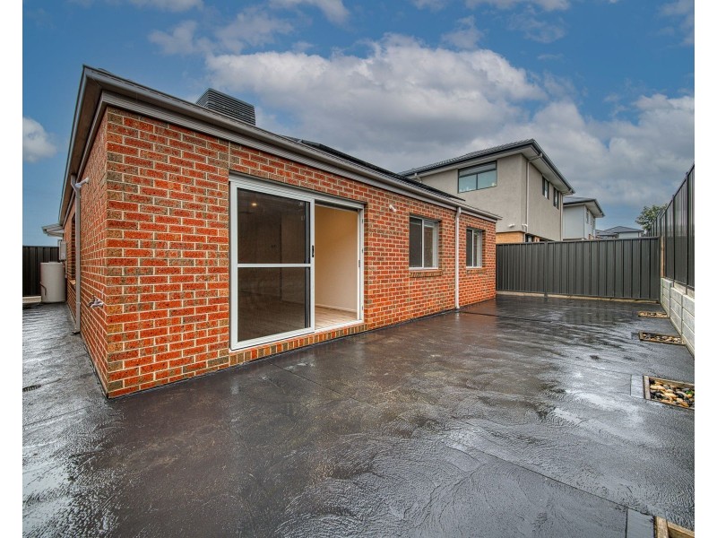 15 Caravan Parade, Berwick VIC 3806