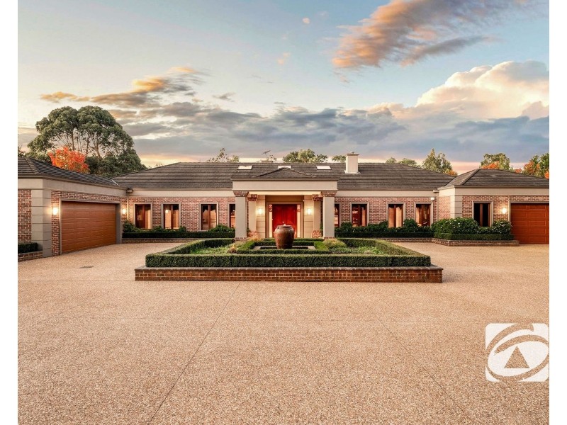 4 Pagebrook Road, Berwick VIC 3806