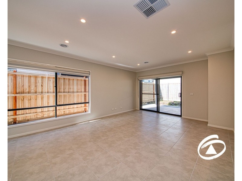 27 Cilroy Crescent, Cranbourne South VIC 3977