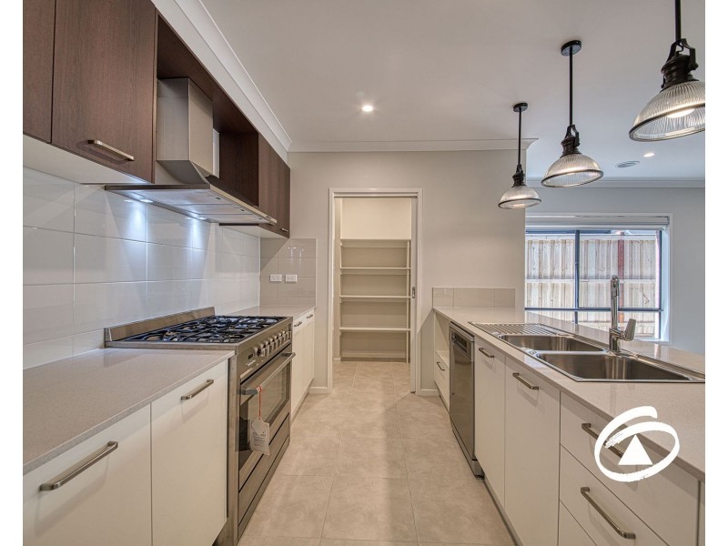 27 Cilroy Crescent, Cranbourne South VIC 3977