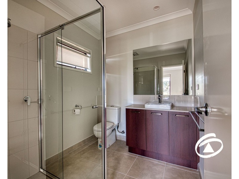 27 Cilroy Crescent, Cranbourne South VIC 3977