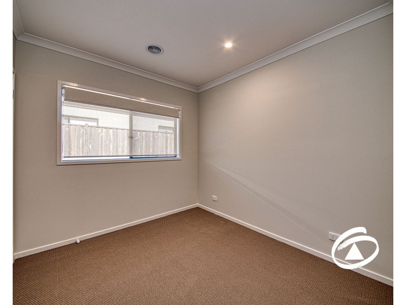 27 Cilroy Crescent, Cranbourne South VIC 3977