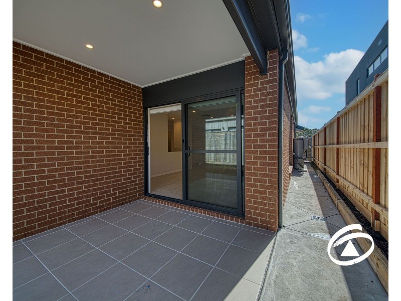 27 Cilroy Crescent, Cranbourne South VIC 3977