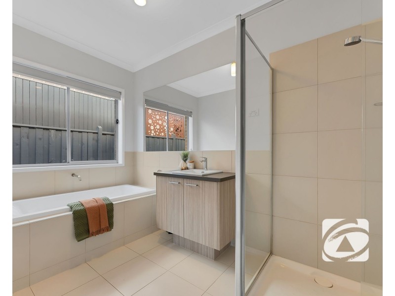 14 Murphy Street, Clyde North VIC 3978