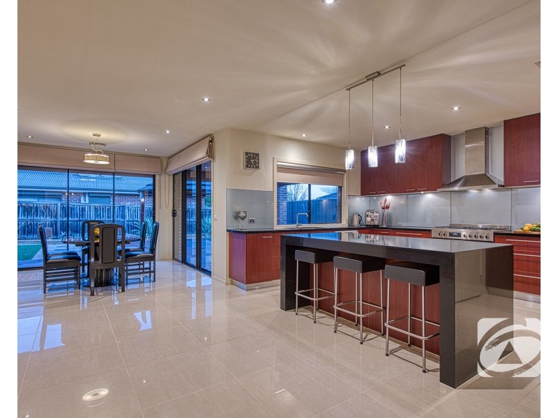 22 Cambridge Drive, Berwick VIC 3806