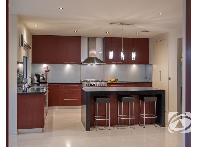 22 Cambridge Drive, Berwick VIC 3806