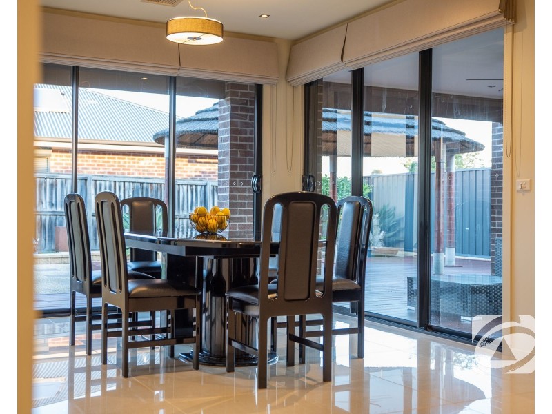 22 Cambridge Drive, Berwick VIC 3806