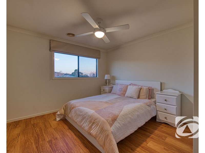 22 Cambridge Drive, Berwick VIC 3806