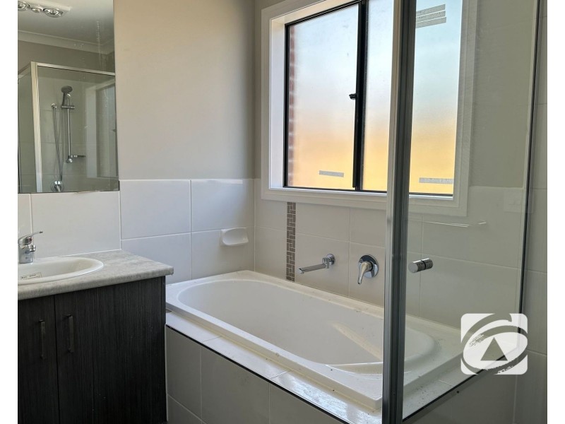 55 Fairweather Street, Clyde VIC 3978