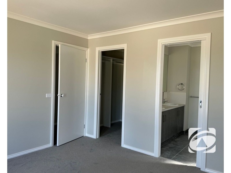 55 Fairweather Street, Clyde VIC 3978