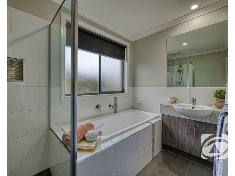 9 Basalt Drive, Clyde North VIC 3978