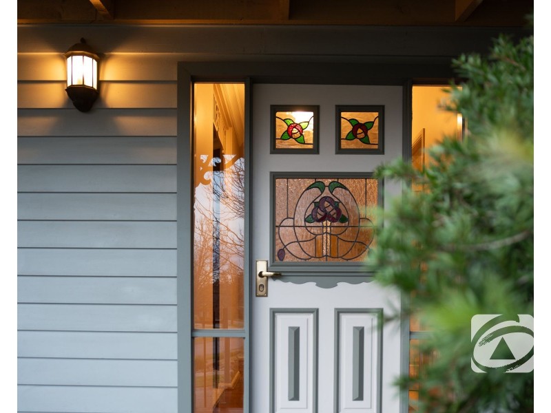 1 Bron-Y-Aur Close, Berwick VIC 3806