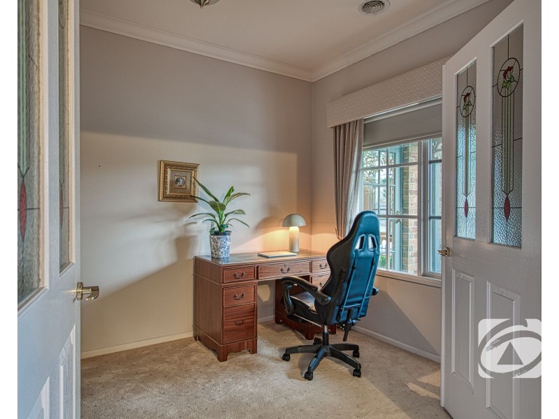 1 Bron-Y-Aur Close, Berwick VIC 3806