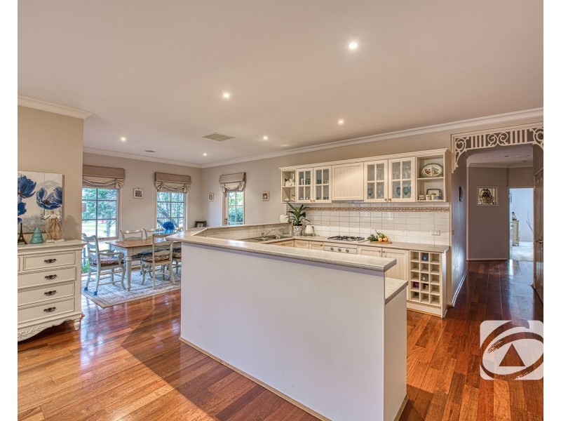 1 Bron-Y-Aur Close, Berwick VIC 3806