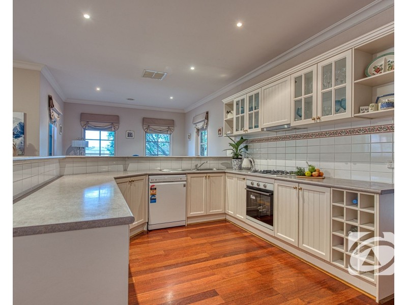 1 Bron-Y-Aur Close, Berwick VIC 3806