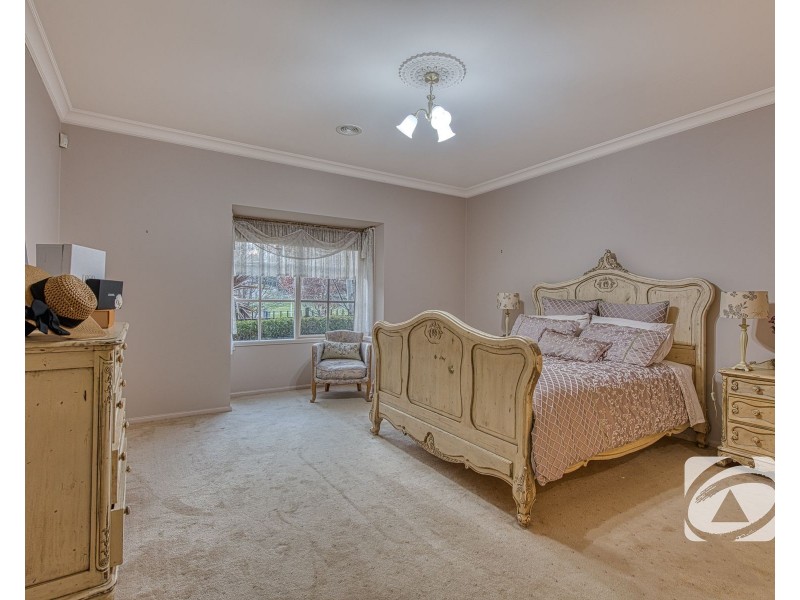 1 Bron-Y-Aur Close, Berwick VIC 3806