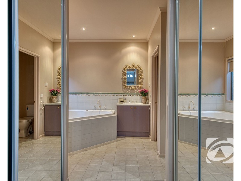 1 Bron-Y-Aur Close, Berwick VIC 3806