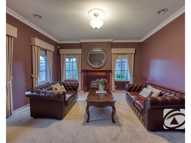 1 Bron-Y-Aur Close, Berwick VIC 3806