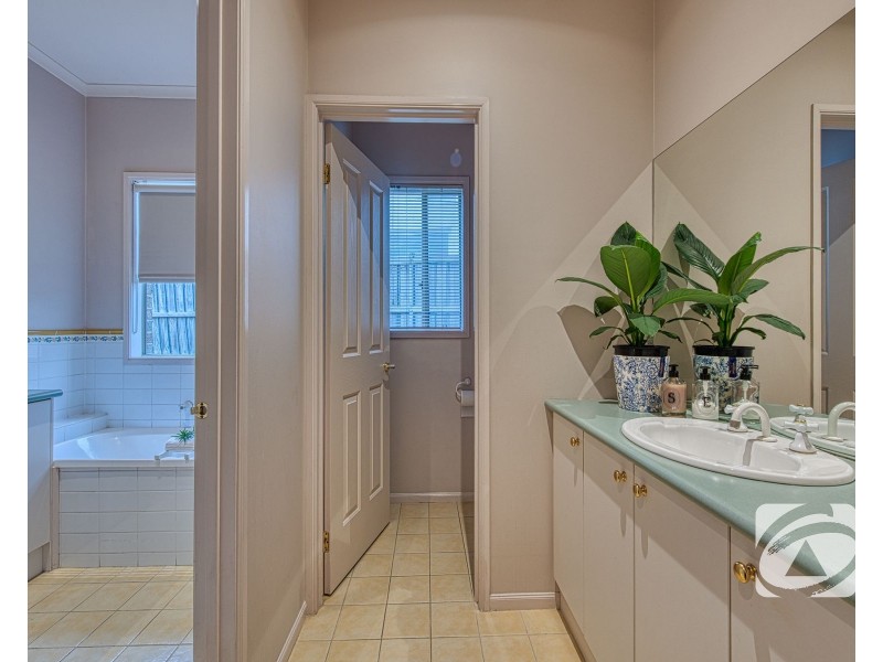 1 Bron-Y-Aur Close, Berwick VIC 3806