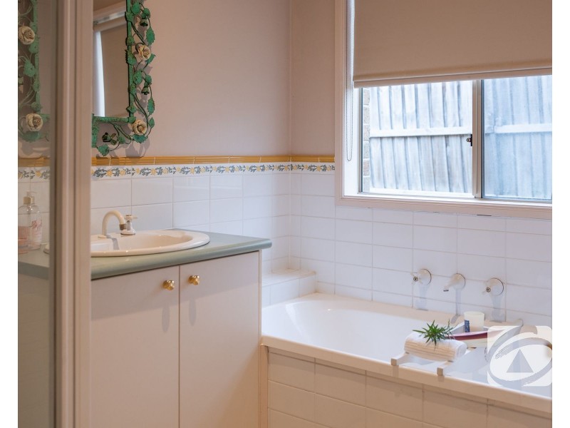 1 Bron-Y-Aur Close, Berwick VIC 3806