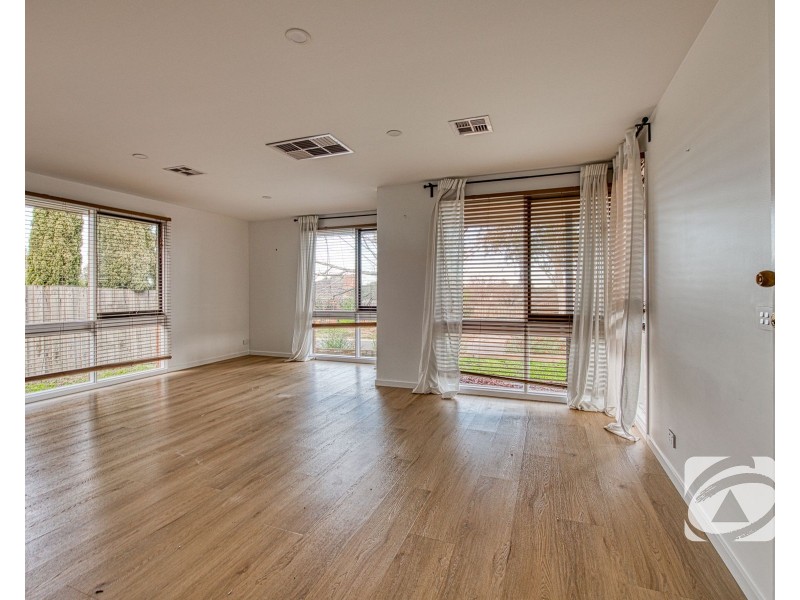 16 Coowarra Way, Berwick VIC 3806