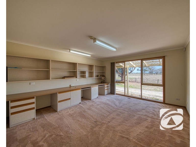 335 Muddy Gates Lane, Clyde VIC 3978