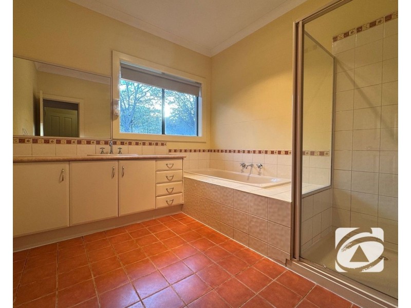 54 Whiteside Road, Officer VIC 3809