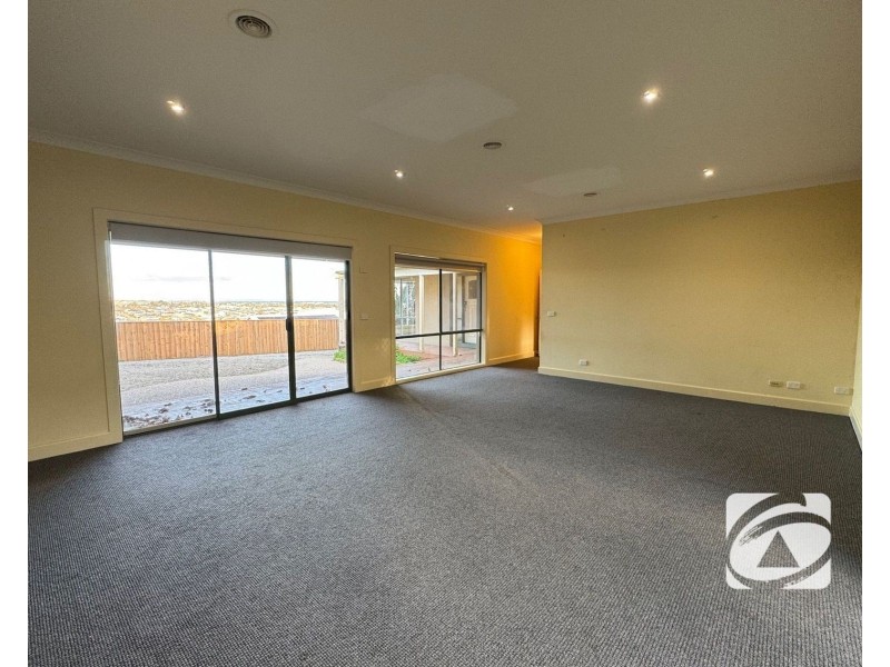 54 Whiteside Road, Officer VIC 3809