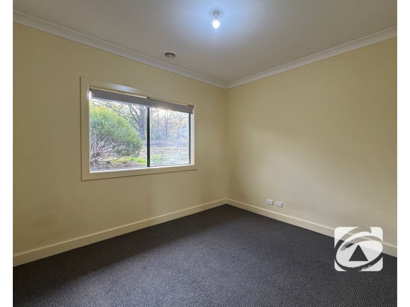 54 Whiteside Road, Officer VIC 3809