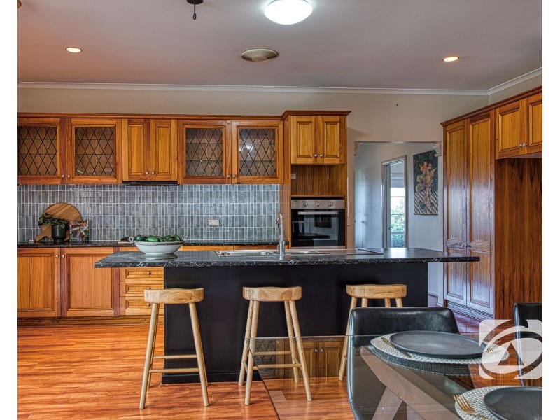 13 Dryden Court, Berwick VIC 3806