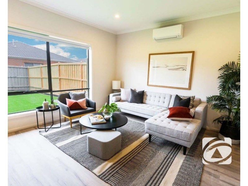 16 Mortlake Drive, Officer South VIC 3809