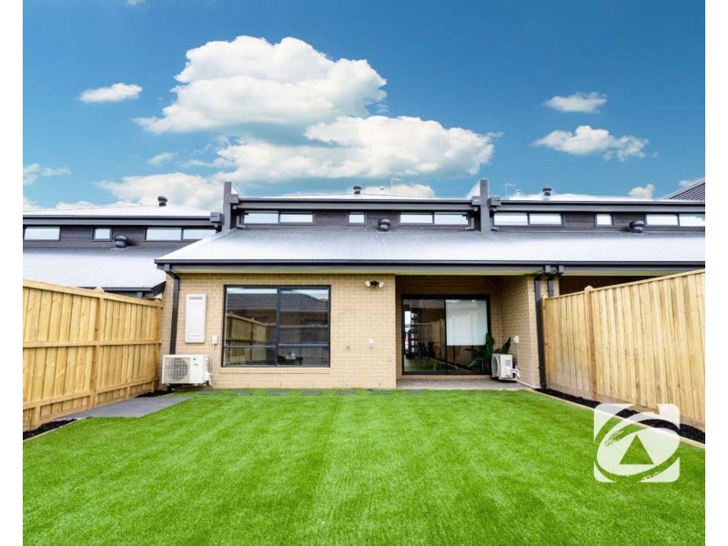 16 Mortlake Drive, Officer South VIC 3809