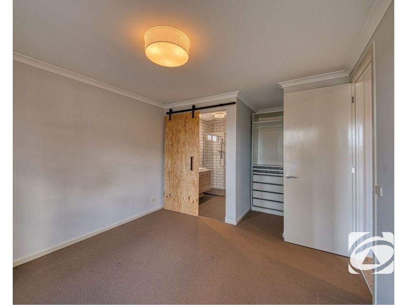 6 Anvil Way, Clyde North VIC 3978