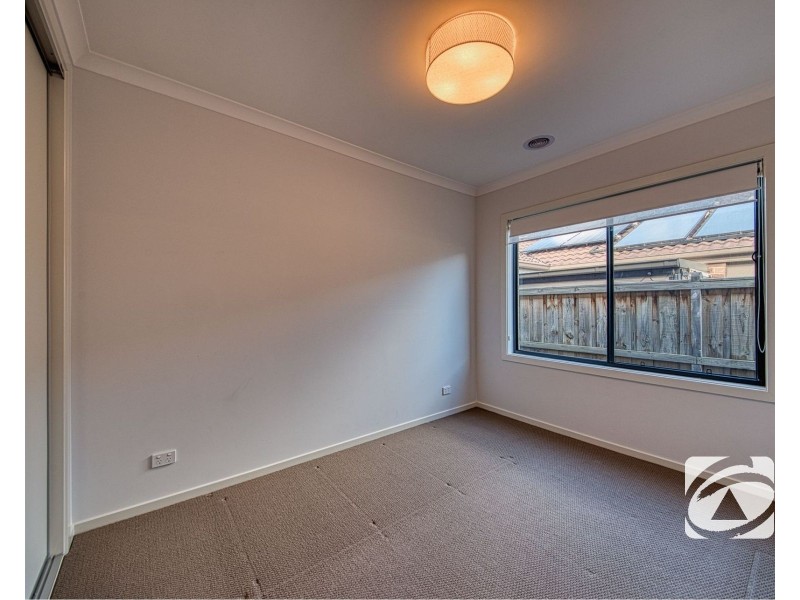 6 Anvil Way, Clyde North VIC 3978