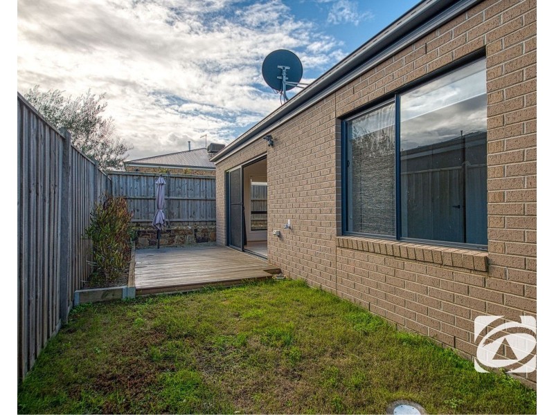 6 Anvil Way, Clyde North VIC 3978