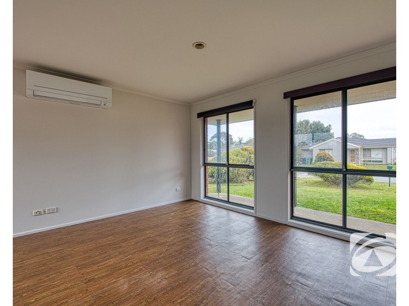 48 Insignia Crescent, Berwick VIC 3806