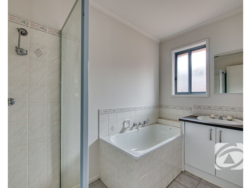 48 Insignia Crescent, Berwick VIC 3806