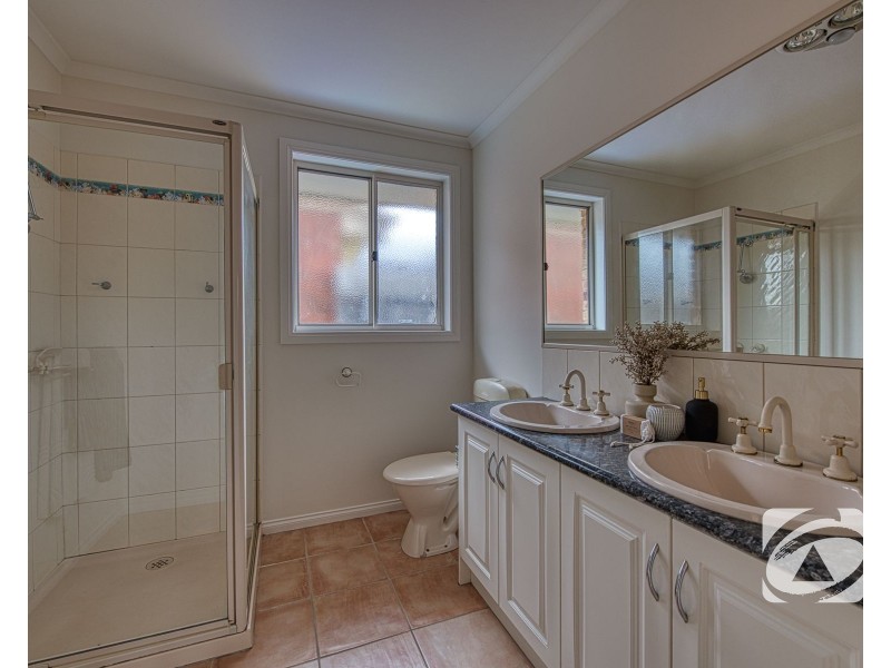 12 Cromford Crescent, Narre Warren South VIC 3805