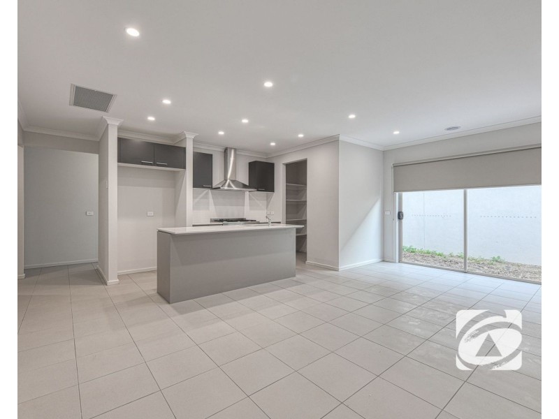 35 Carnmallum Drive, Clyde North VIC 3978