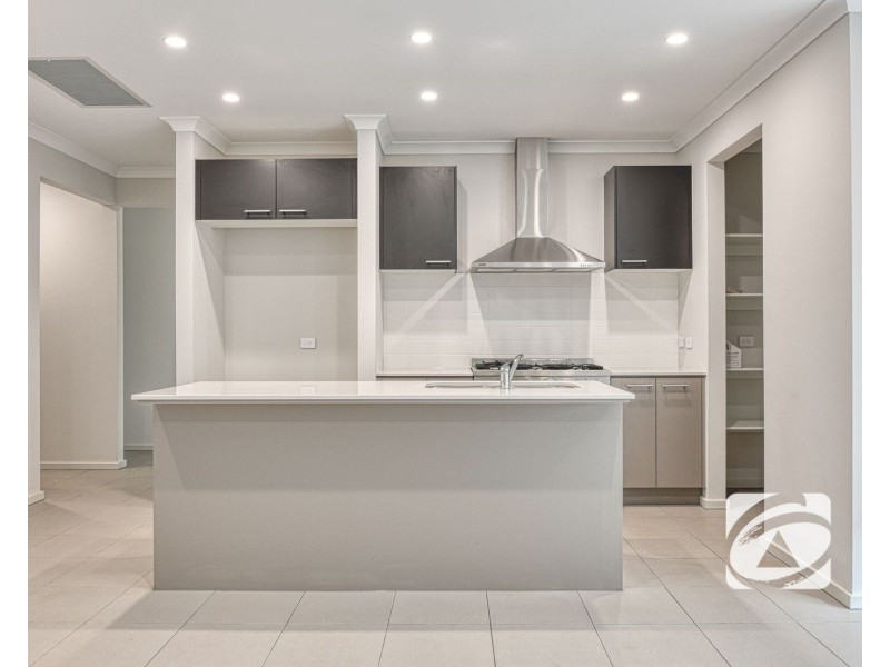 35 Carnmallum Drive, Clyde North VIC 3978