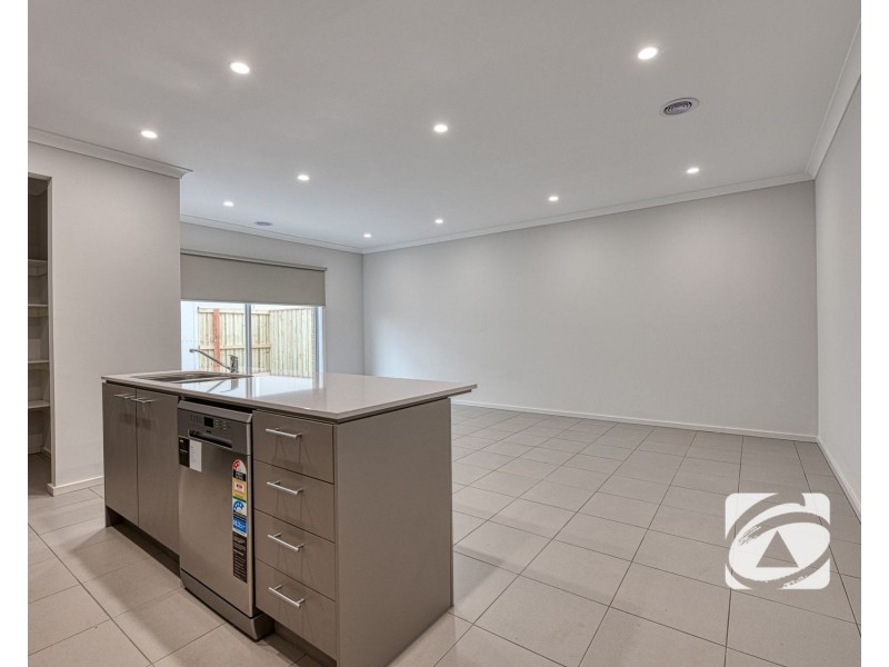 35 Carnmallum Drive, Clyde North VIC 3978