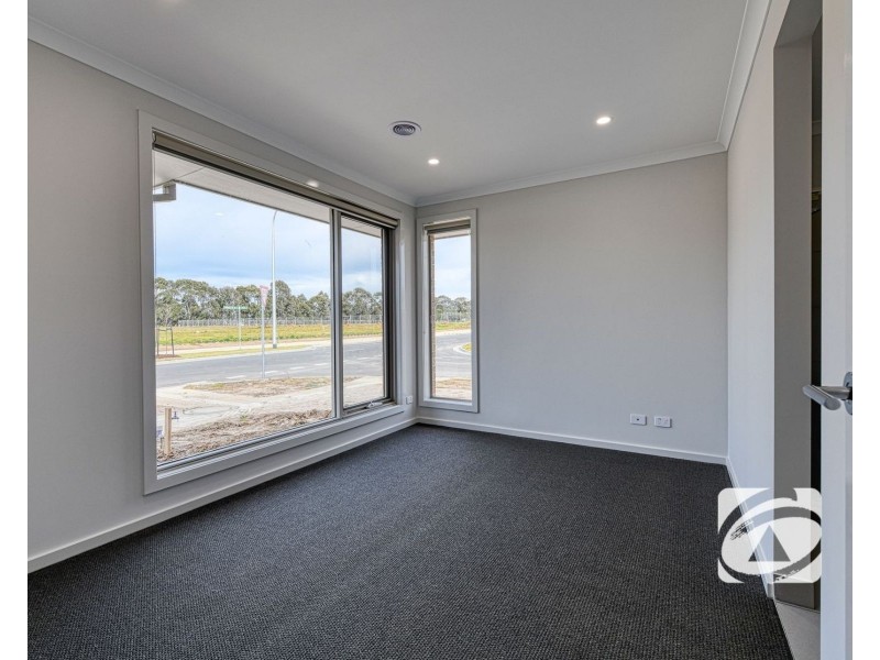35 Carnmallum Drive, Clyde North VIC 3978