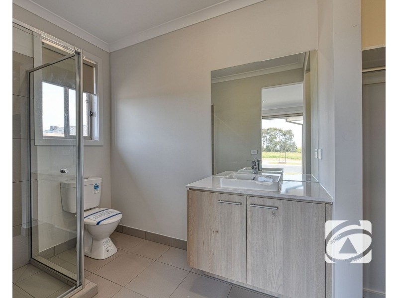 35 Carnmallum Drive, Clyde North VIC 3978