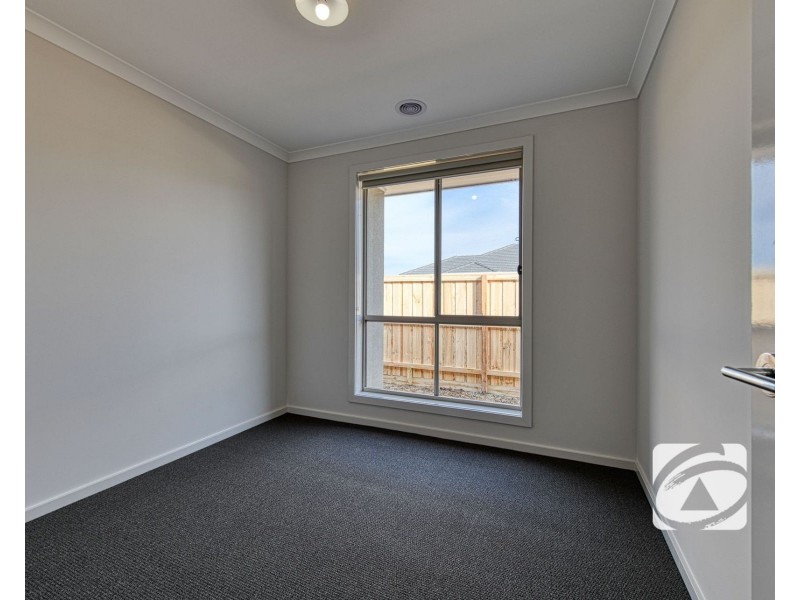 35 Carnmallum Drive, Clyde North VIC 3978