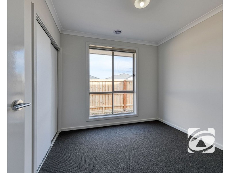 35 Carnmallum Drive, Clyde North VIC 3978