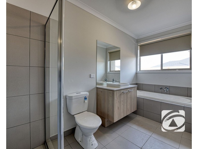 35 Carnmallum Drive, Clyde North VIC 3978