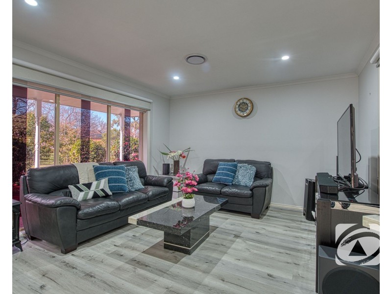 33 Melville Park Drive, Berwick VIC 3806