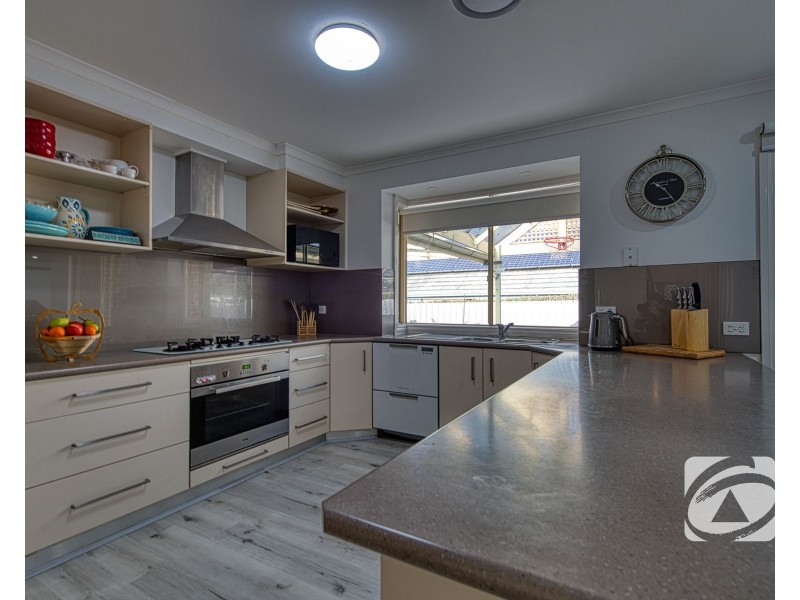 33 Melville Park Drive, Berwick VIC 3806